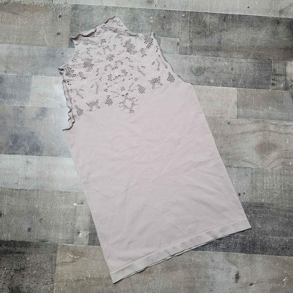Coco + Carmen underearth cream top size Small